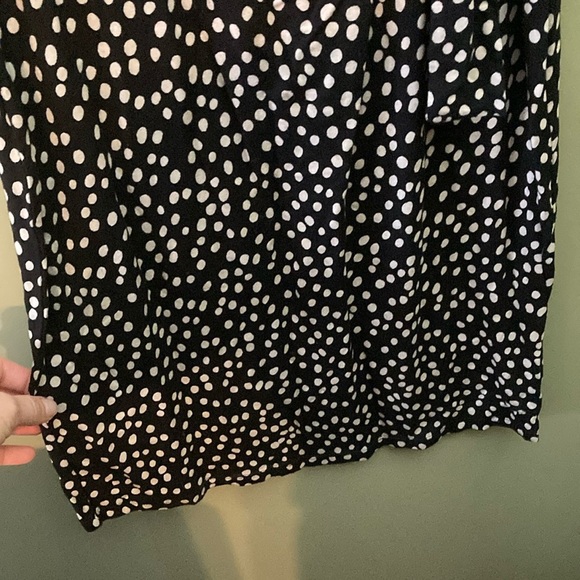 Thyme Maternity Black and White Wrap Midi Dress with Scoop Neck - Picture 6 of 11